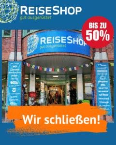 Eingang vom ReiseShop, unten steht: Wir schließen.